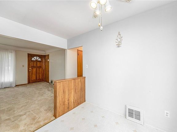 4th image of 4674 Summer Ln