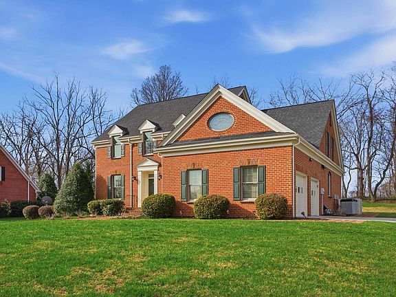 3rd image of 465 Loretto Dr