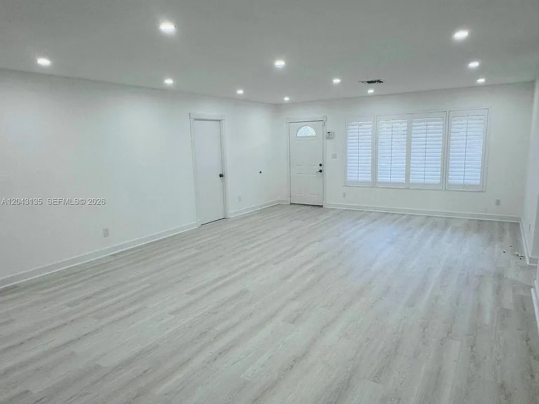 2271 SW 30th Ter — Photo 6