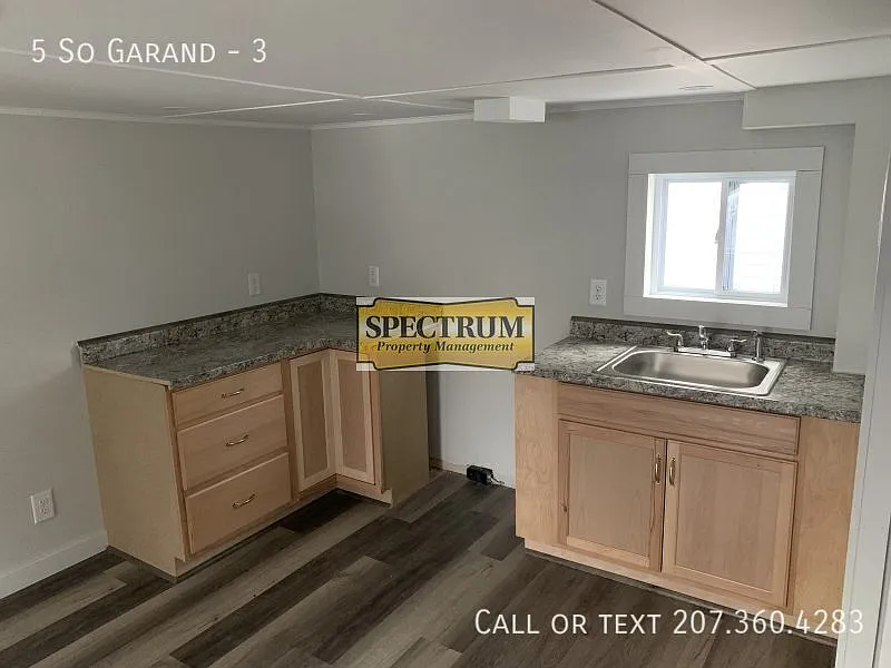 Building Photo - 5 S Garand St #3