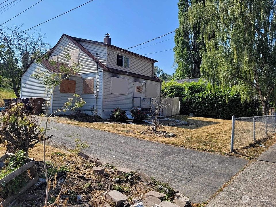 1st image of 3594 E Portland Avenue