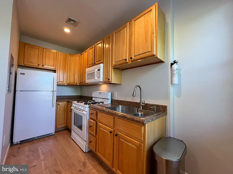 255 Mercer St #3 — Photo 9