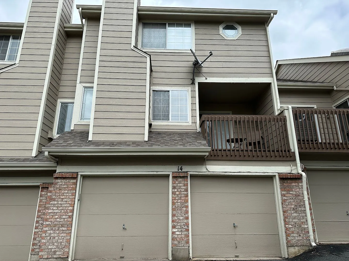 Spacious 2 Bed 2.5 Bath in the heart of Indian Creek — Photo 2