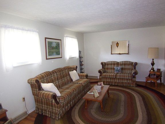3rd image of 9030 Hollywood Ct