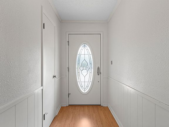 3rd image of 400 N Walnut St