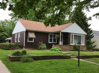 957 N 12th St, Rochelle, IL 61068