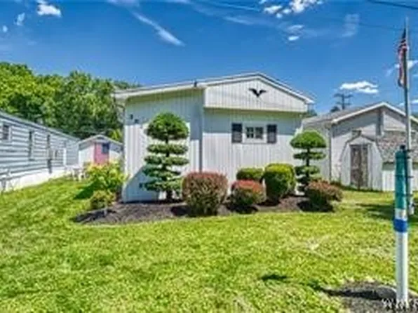 2010 Hemstreet Rd, East Aurora, NY 14052