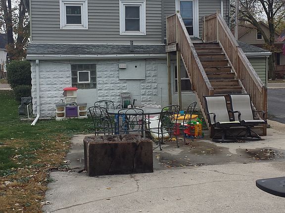 3rd image of 215 Stillwell Ave