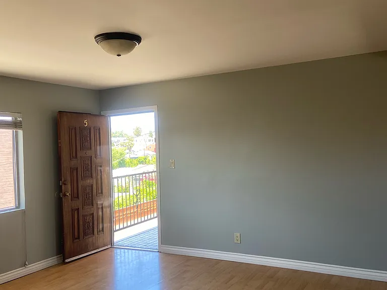 2711 Bellevue Ave #5 — Photo 4