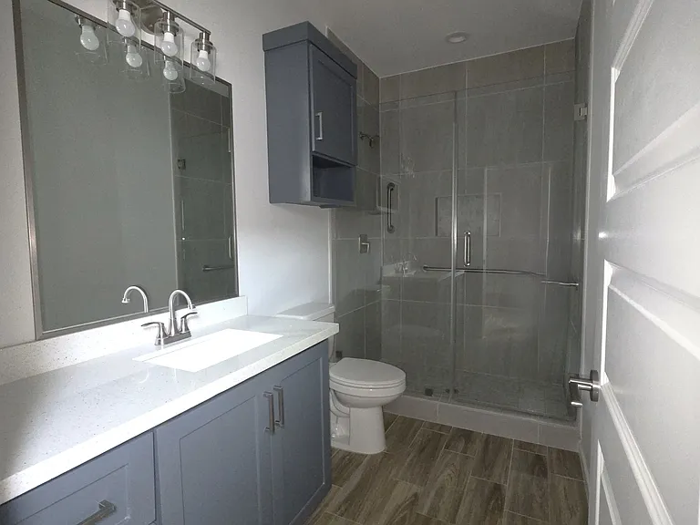 913 N Clarence Ave — Photo 6