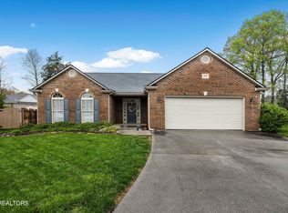 1601 Silver Oaks Ln, Lenoir City, TN 37772