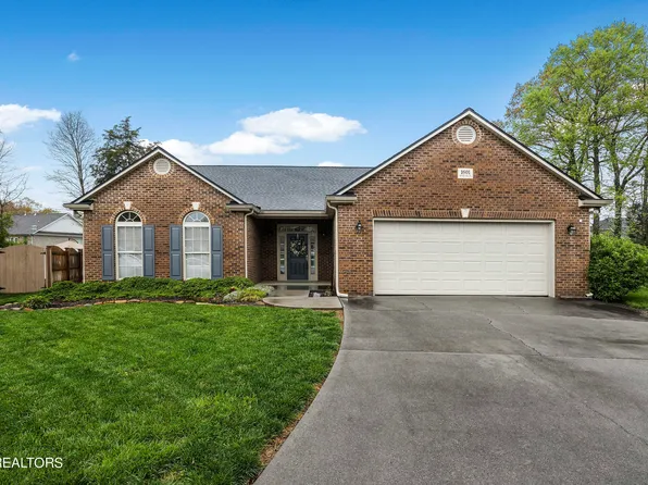 1601 Silver Oaks Ln, Lenoir City, TN 37772