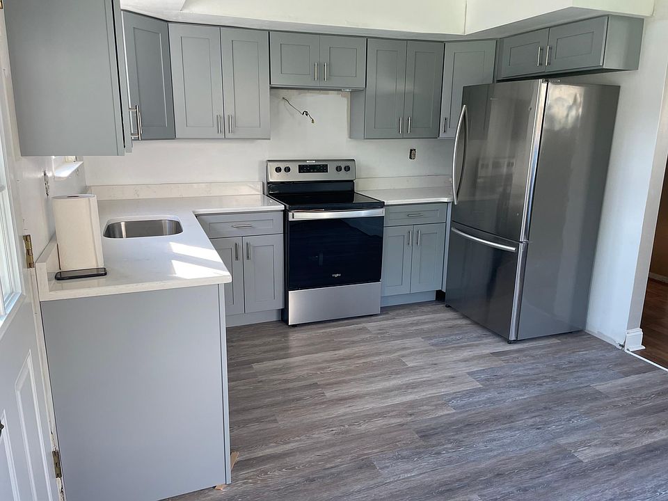 Eat in kitchen