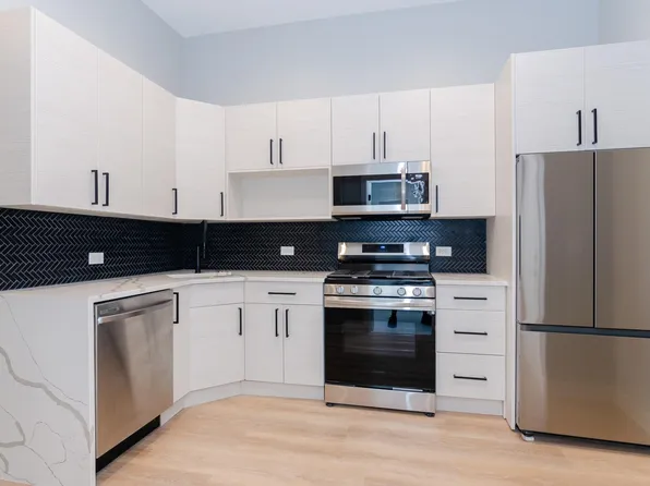 1104 W Taylor St #2R, Chicago, IL 60607