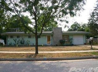 1725 Liggett Dr, Saint Louis, MO 63126