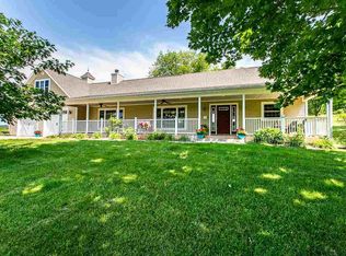 8315 Hidden Valley Rd, Dubuque, IA 52003