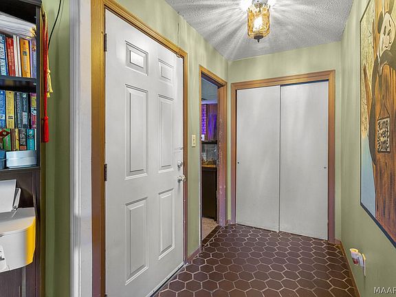 5th image of 3048 Medford Ln