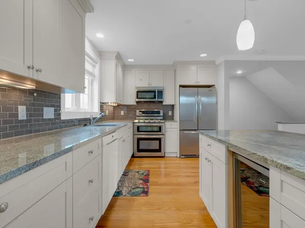 81 Dresser St #81, Boston, MA 02127