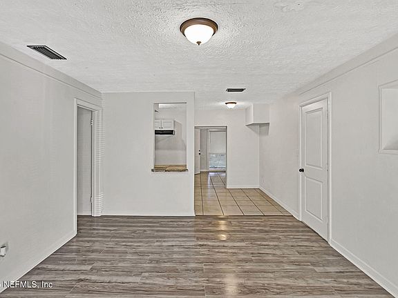 4th image of 6453 BURGUNDY Road S