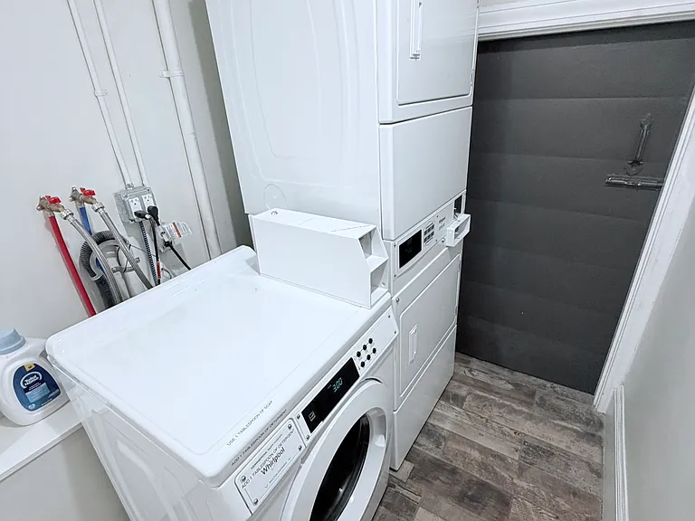 45 Carlton St #10 — Photo 16