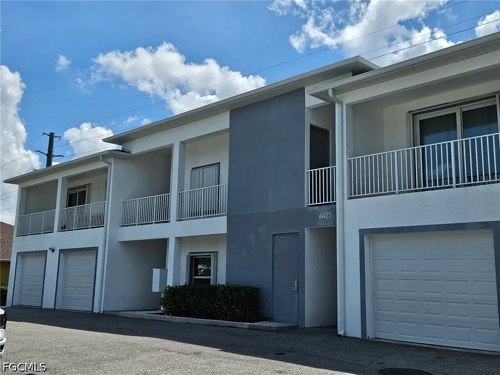 3 bed, 2.0 bath, 1170 sqft, $1,595 — Photo 2