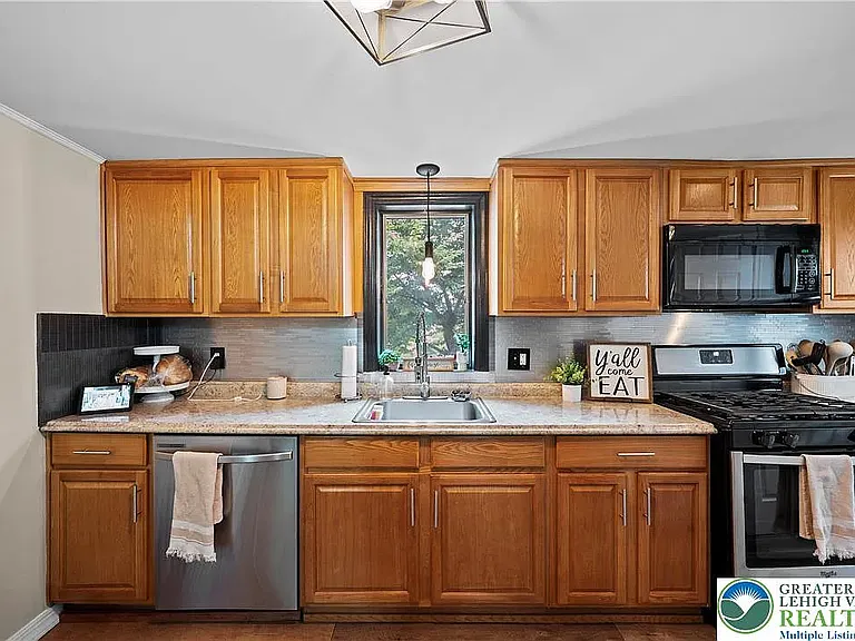 2221 N 1st Ave — Photo 9