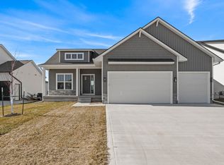 714 NE Country Meadow Dr, Ankeny, IA 50021