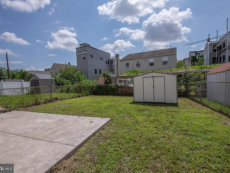 1216 Ogden St — Photo 43