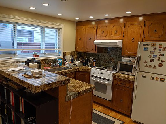 3rd image of 810 Masson Ave #A