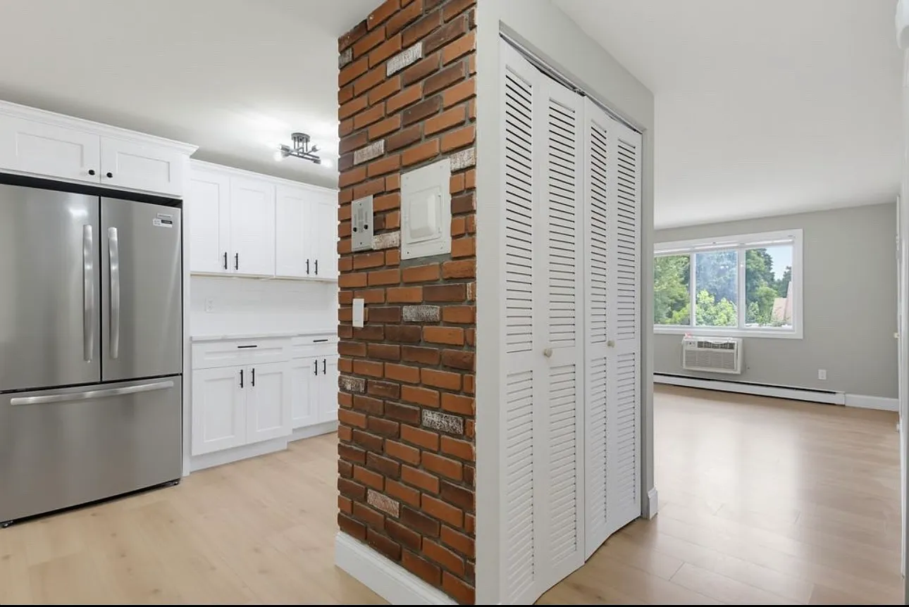 2 bed, 805 sqft, $2,200 — Photo 2