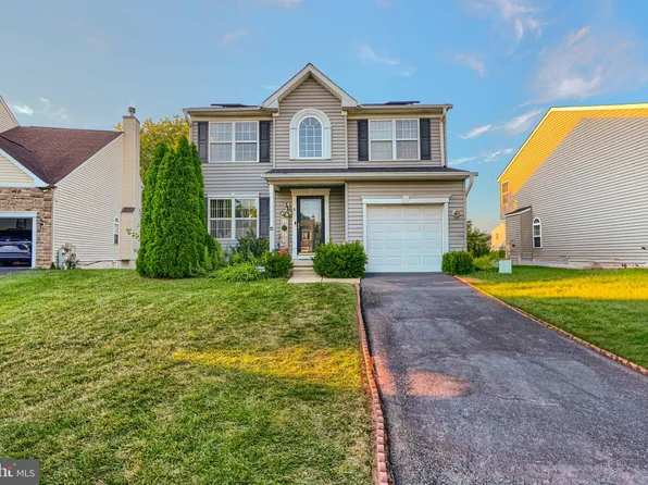 8 Quiet Sunset Ct, Baltimore, MD 21221