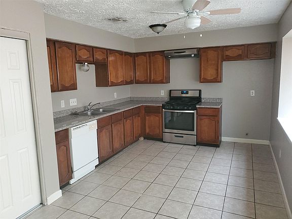 4th image of 16922 Camberwell Green Ln