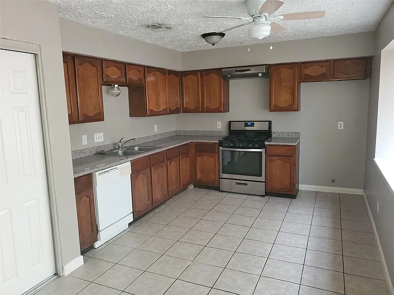 16922 Camberwell Green Ln — Photo 4
