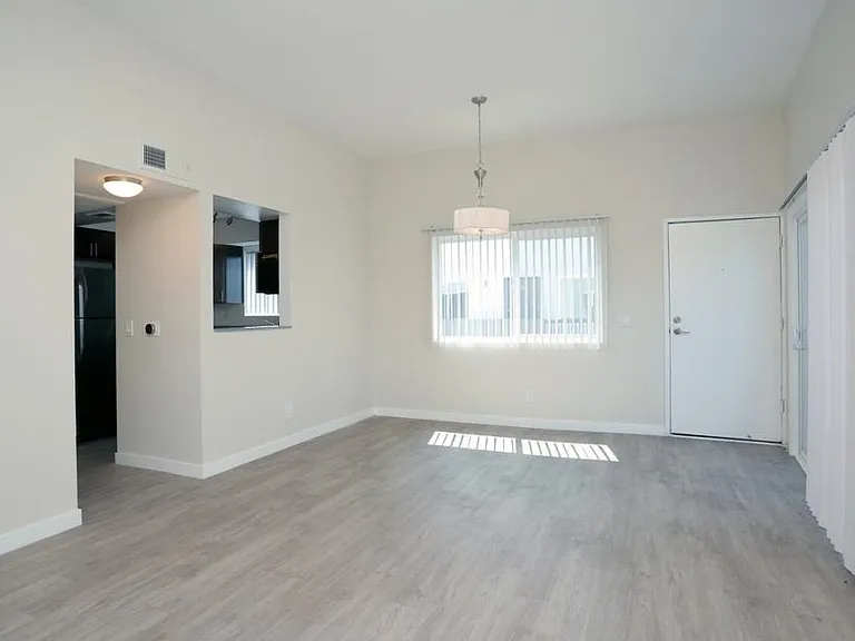 4620 S Slauson Ave — Photo 13