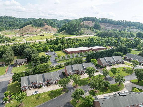 3rd image of 149 Eagleview Private Dr #149
