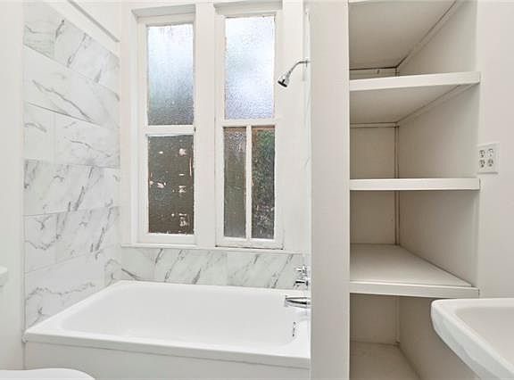 4th image of 1228 Magazine St