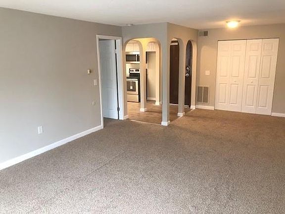 4th image of 8 Shadowbrook Ln APT 66