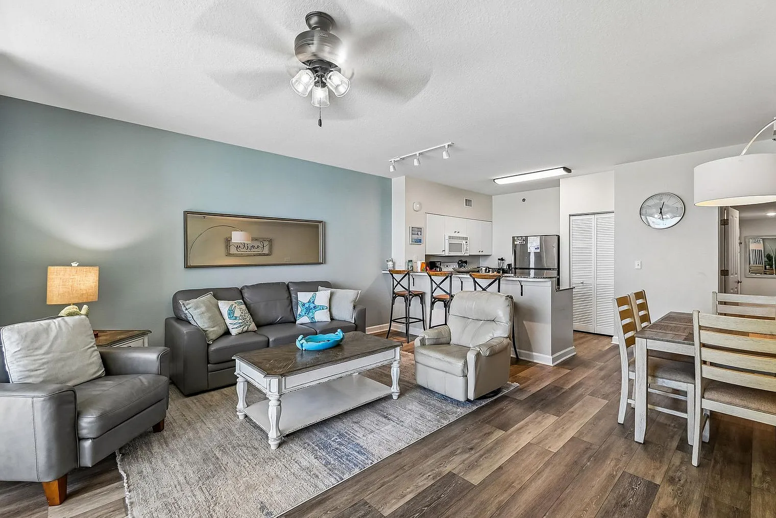 2 bed, 3.0 bath, 1184 sqft, $4,131 — Photo 1