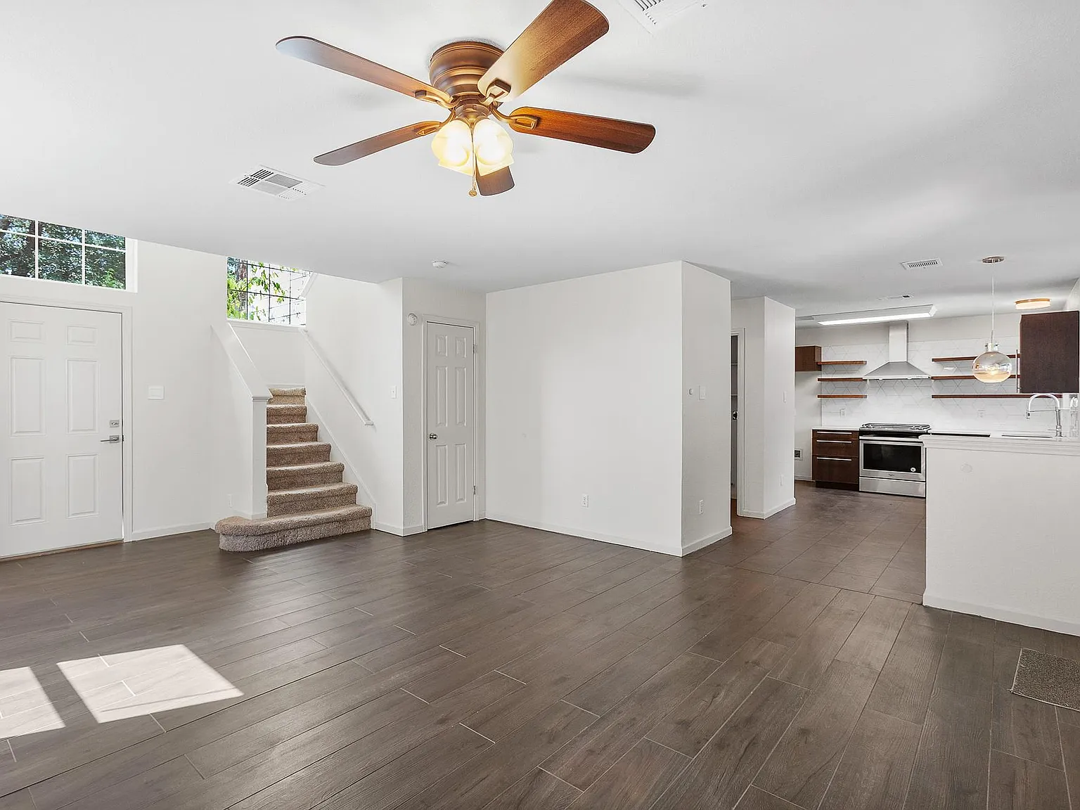 3 bed, 2.5 bath, 1655 sqft, $2,700 — Photo 4