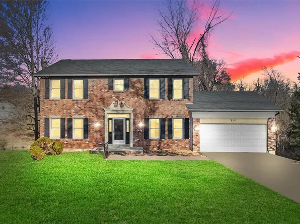 829 Le Maisson Dr, Saint Louis, MO 63135
