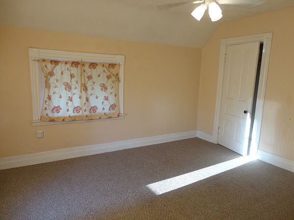 2nd image of 404 1/2 W Lapeer St