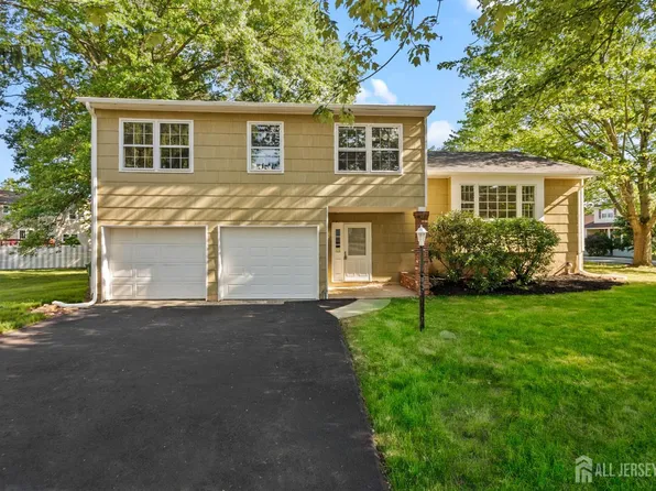 17 Meredith Rd, Edison, NJ 08817