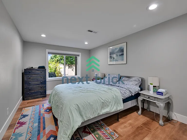11810 NE 75th St — Photo 17