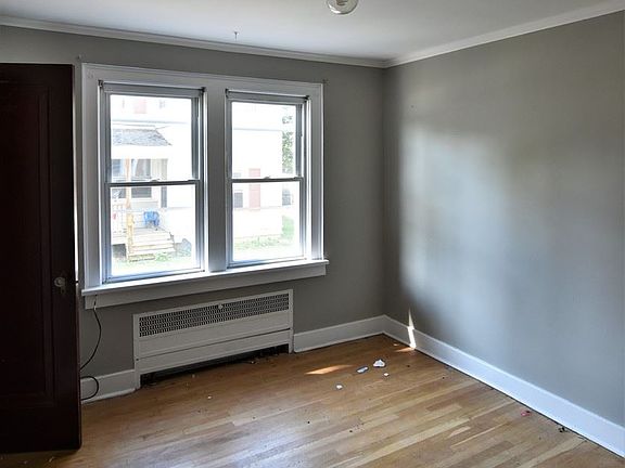 3rd image of 8 Lincoln Ave #8