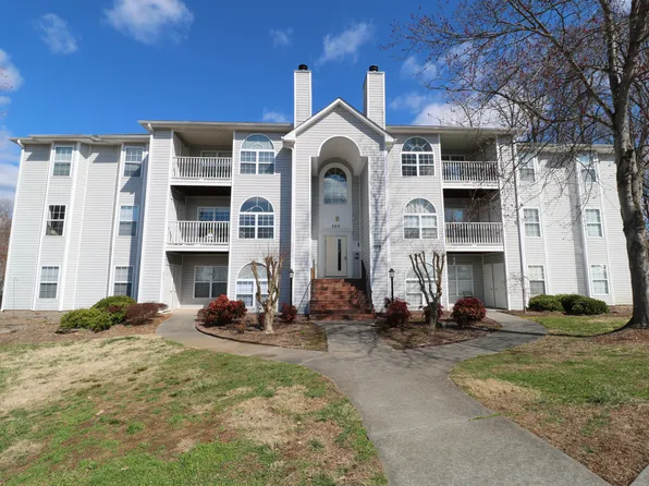 214 Quietwood Dr, Winston Salem, NC 27103