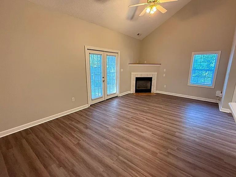 3449 Westgate Dr — Photo 8