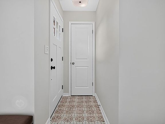 3rd image of 4936 N Oak Park Ave