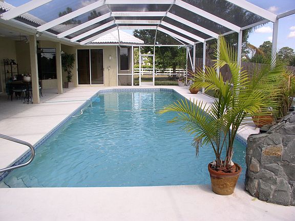 HUGE POOL PARADISE