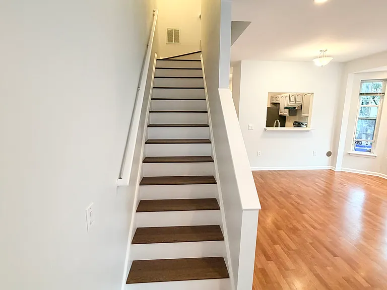 1318 Bainbridge St — Photo 6