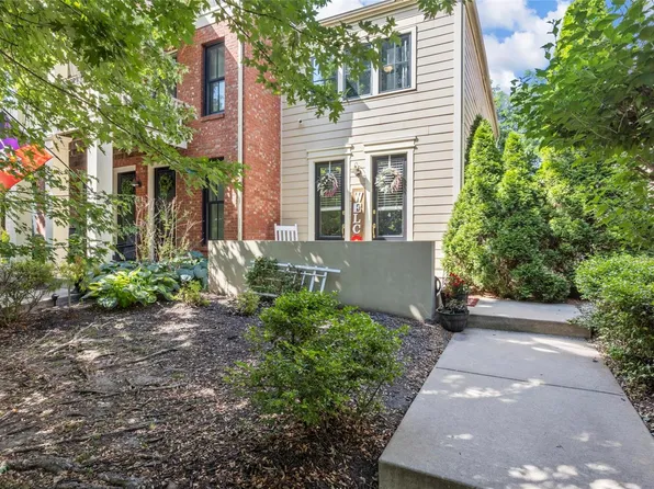 3653 Arpent St APT 4, Saint Charles, MO 63301